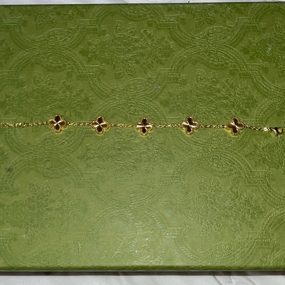 🍀18k Gold-Coated Clover Bracelet - Picture 2 of 3